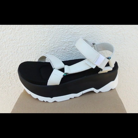 Teva Flatform Platforms white leather! Size 5/36. Like new! - Picture 3 of 3